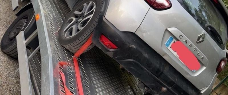 Renault Captur dépannée et chargée sur le plateau SO DEPANNE
