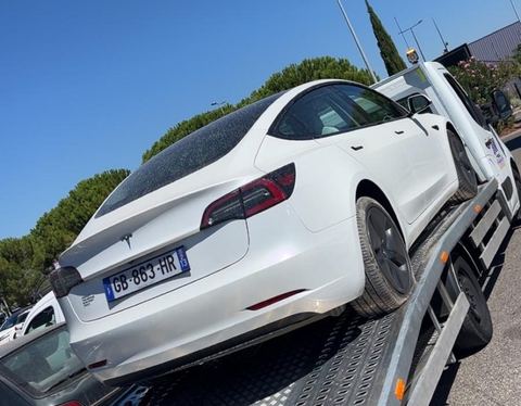 Tesla Model 3 remorquée sur plateau par SO DEPANNE, dépannage de véhicule électrique