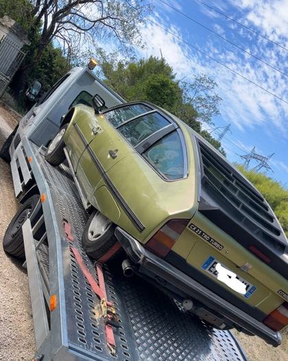Citroën CX 25 TRD Turbo verte, voiture ancienne chargée sur le plateau SO DEPANNE