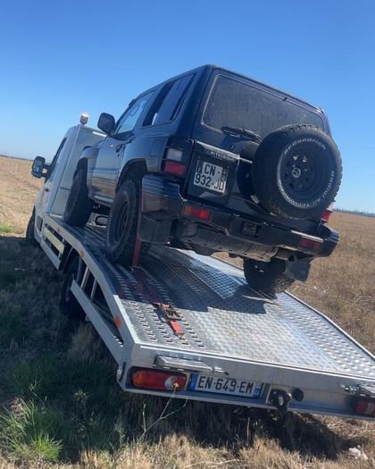 Mitsubishi Pajero 4x4 remorqué sur plateau par SO DEPANNE