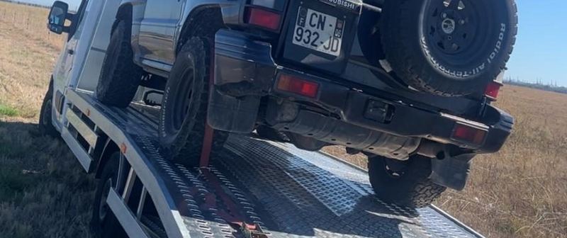 Mitsubishi Pajero 4x4 remorqué sur plateau par SO DEPANNE