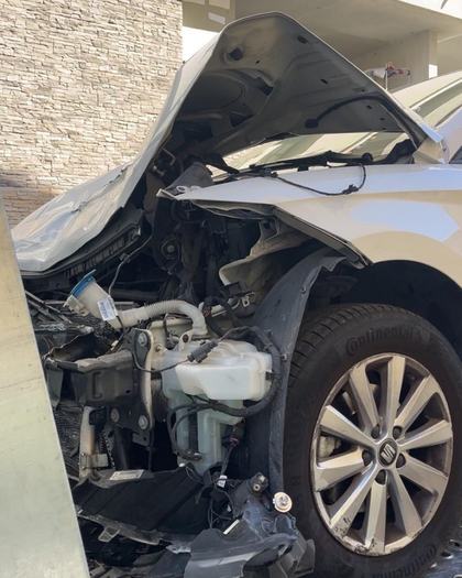 Seat Ibiza accidentée, avant endommagé, prise en charge par SO DEPANNE