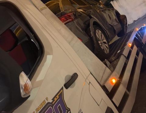 Volkswagen T-Roc accidenté chargé de nuit sur le plateau SO DEPANNE